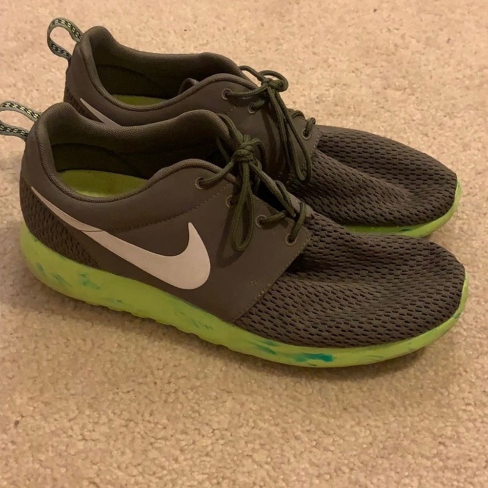Nike running shoes Roshe. Minimal use!!!